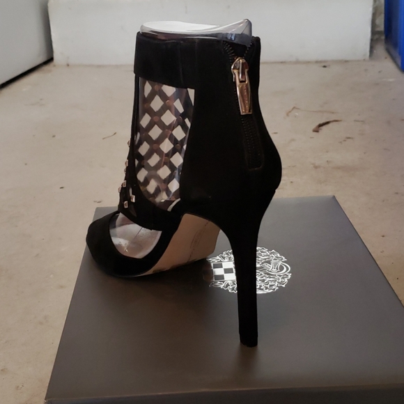 BRAND NEW IN BOX NEVER WORN Vince Camuto heels - Picture 4 of 4